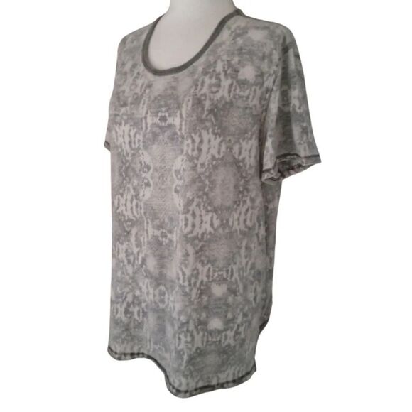Free People Animal Print Snakeskin Tourist Tee Size Small - Picture 5 of 9